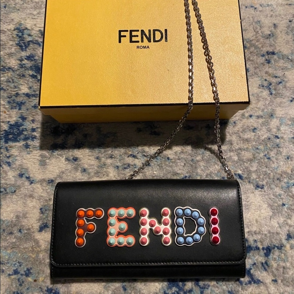 ISO Fendi Kan I purse